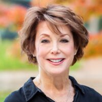 Laura Breslaw Headshot