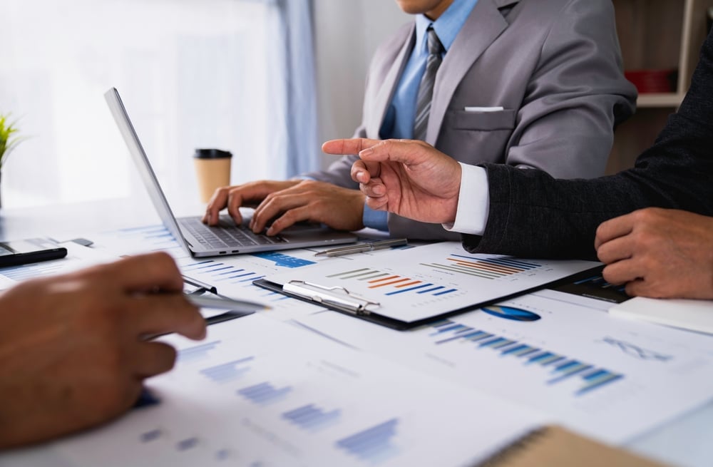 Business,Team,Presentation,Meeting,Asian,Men,Finance,Executive,Discusses,Meetings